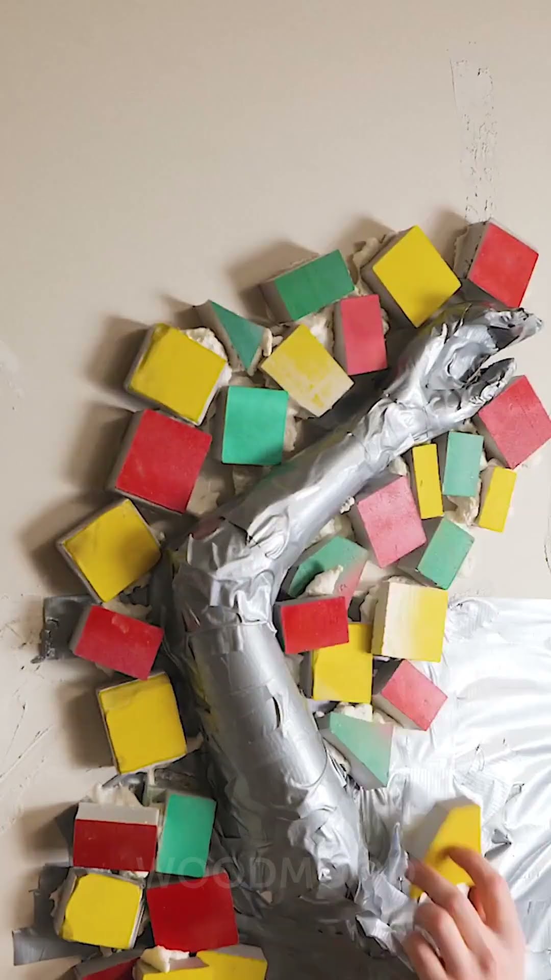 Awesome DIY Body Art for Your Wall! ??
