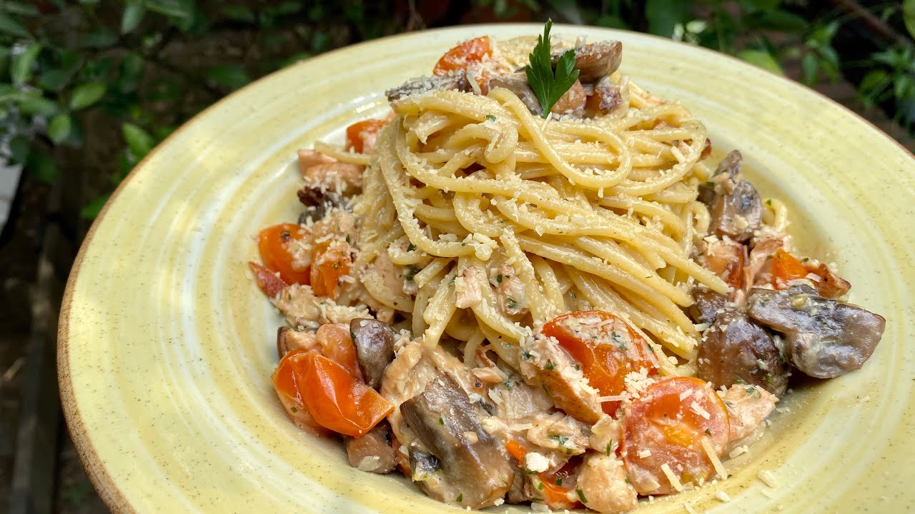 Pasta con SALMON, CHAMPIÑONES Y TOMATES cherry