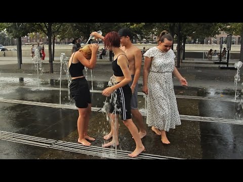 Girls, a guy and fun bathing in the fountain-3! / Девушки, парень и веселые купания в фонтане-3!