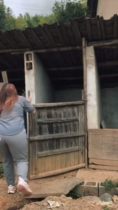 Bergegas ke toilet #cewekcantik #fart #kentut #girlfart#girl