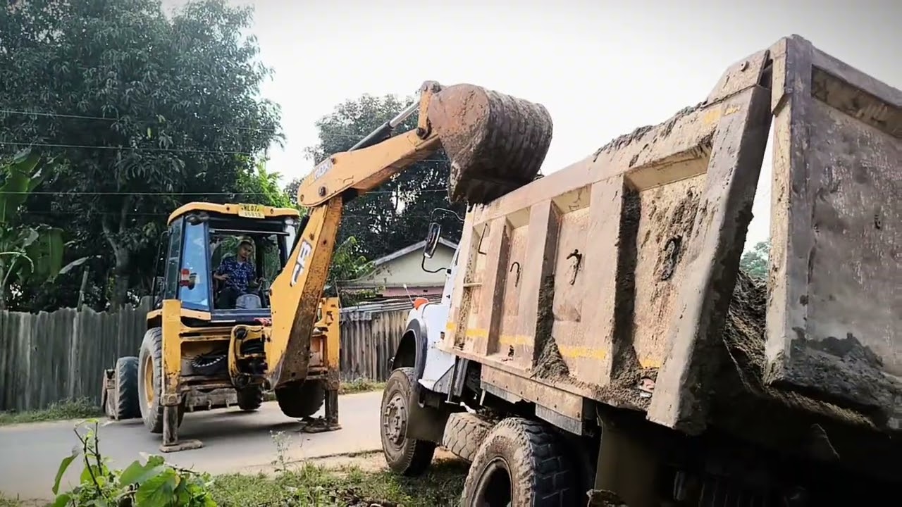 JCB dumper loading 