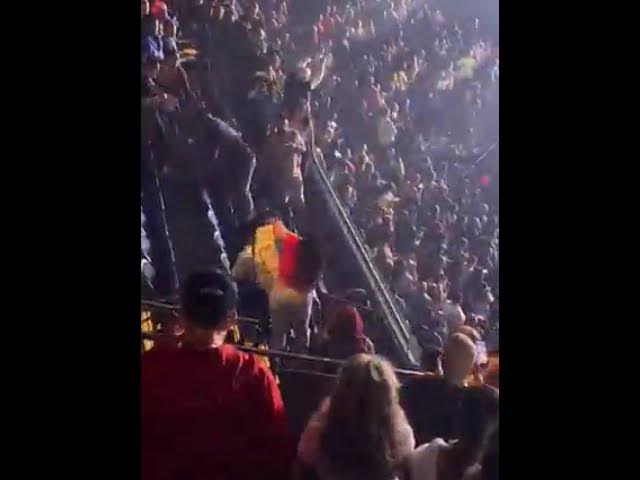 Tremendo Royal Rumble en pleno concierto de Wisin & Yandel en Mohegan Sun en Connecticut #shorts