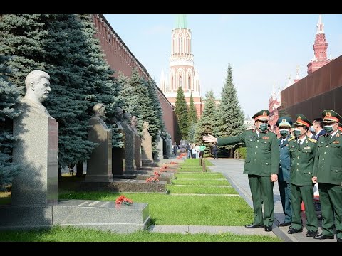 Video Trung tướng Phùng Sĩ Tấn viếng LĂNG LÊ-NIN - youtube