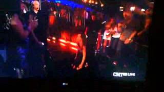 Shana Twain Slips At Cma Video