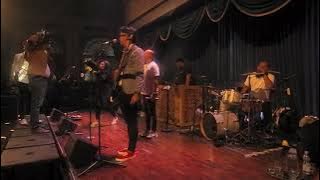 Pagiboeta band - Melompat Lebih Tinggi (melodi gitar belibet)