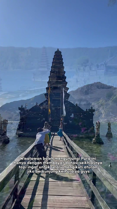 Pura yang sangat indah dibangun di atas Danau Batur, Kintamani-Bali.  Pura Segara Ulun Danu Batur