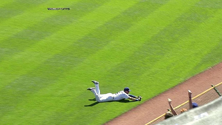 PIT@CHC: Sweeney lays out to grab a sinking liner