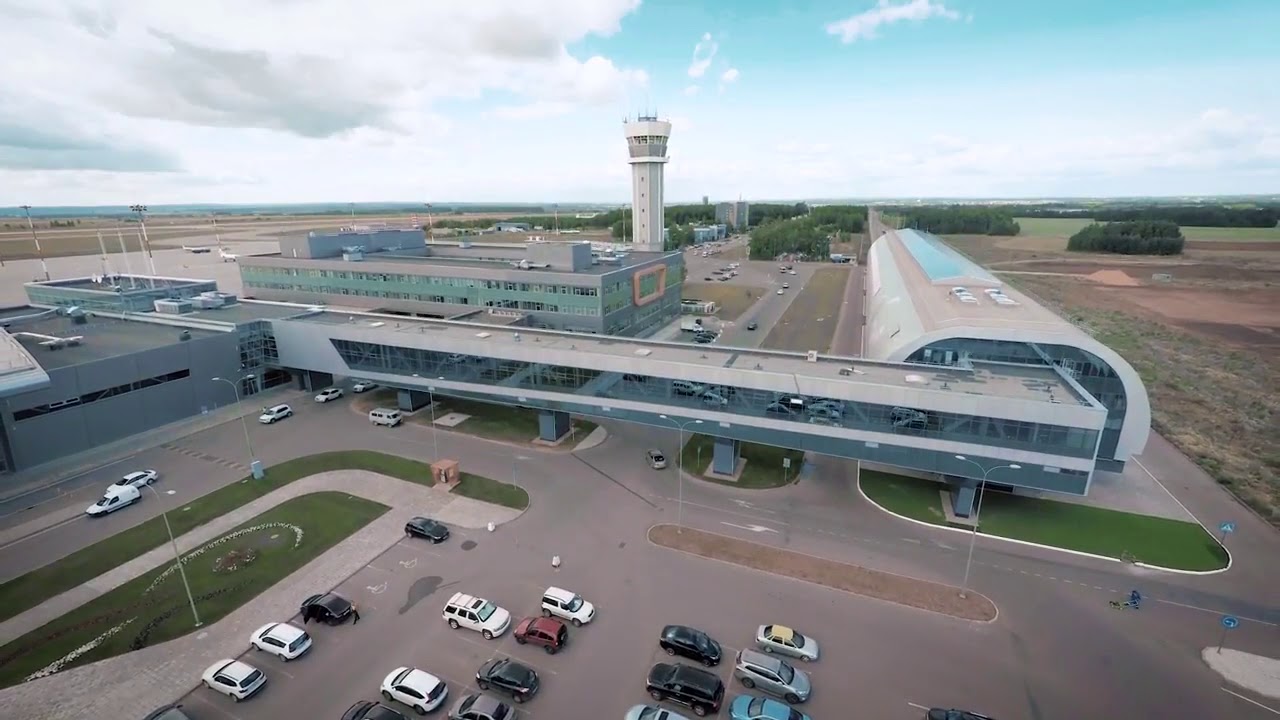 Аэропорт казань центр города как добраться. Автопарковка аэропорт Казань. Аэропорт кащанр, автгстгянка.