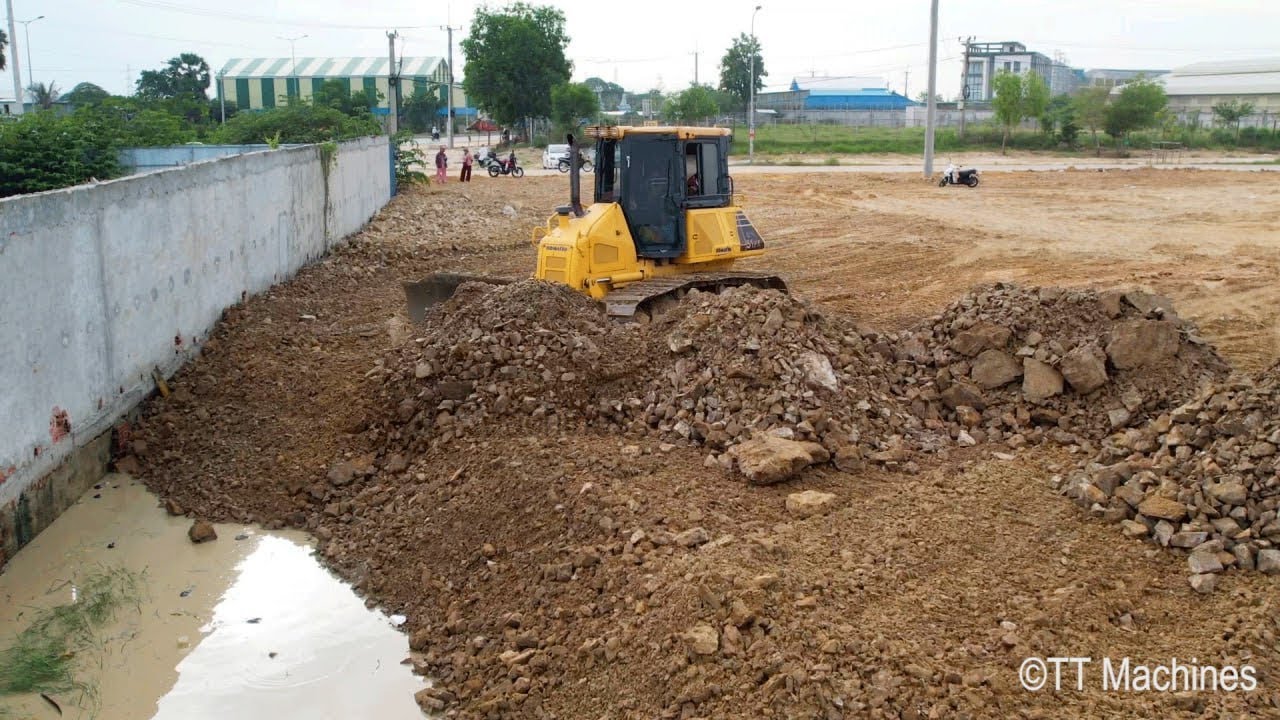 Successful Project Conner Land Filling By Dump Truck 5T & Stronger DR51PX Spreading Stone Into Water