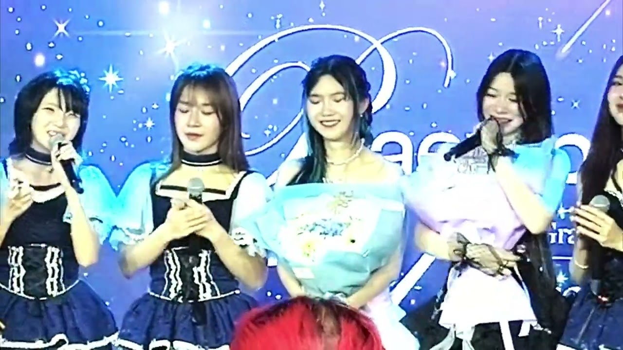 Praewproud & Whanwhan Graduation Ceremony 🩵 Phenix Pratunam 010326