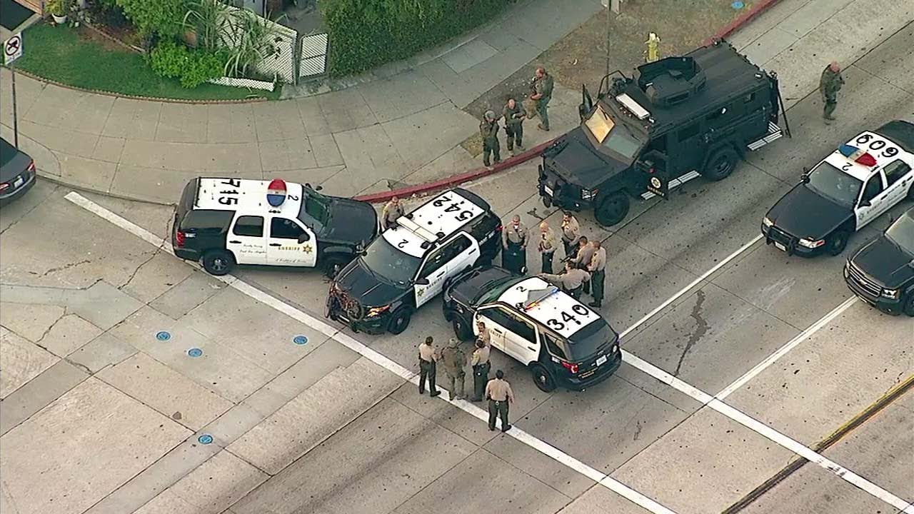Montebello barricade: Felon, armed with knife, locks himself inside sheriff's SUV | ABC7