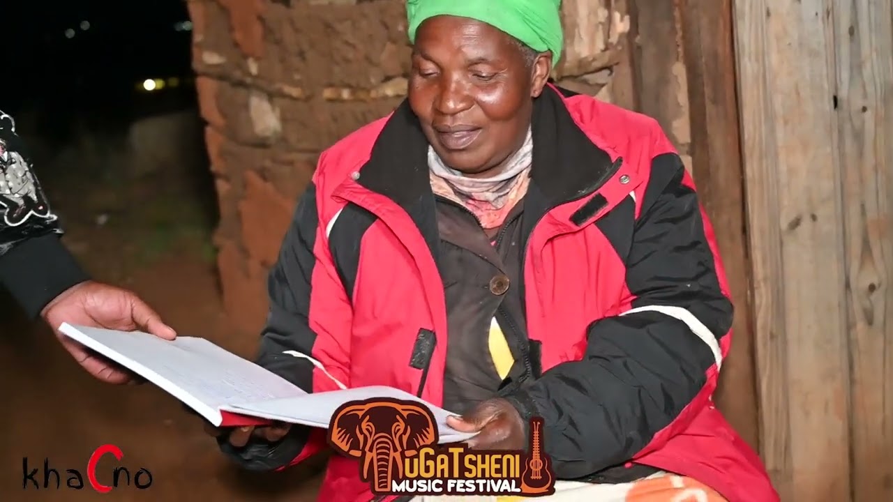 Umama owakhelwe indlu uGatsheni igagu lasoPhongolo uthandazela bonke abaphose itshe esivivaneni.