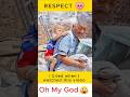 Khoảnh khắc khiến cả thế giới nghẹn ngào: Ông già cõng cháu đi làm #shorts #kindness #status