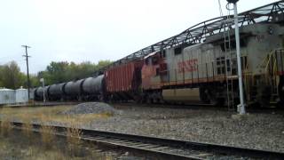 BNSF Warbonnet Leads Empty Ethanol Train