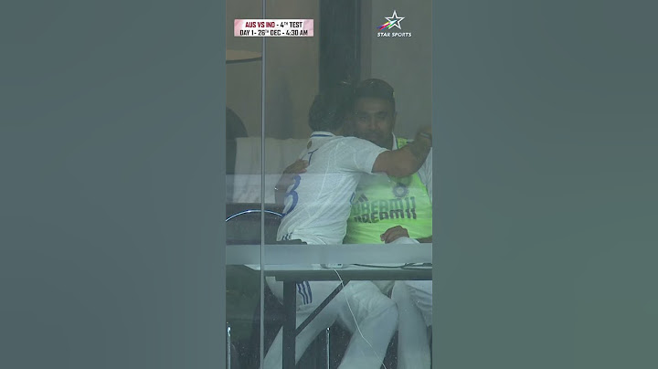Virat Kohli emotionally hugs R Ashwin in the dressing room! | #AUSvINDOnStar