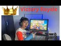 Playing Fortnite with a cast ( this is hard )
