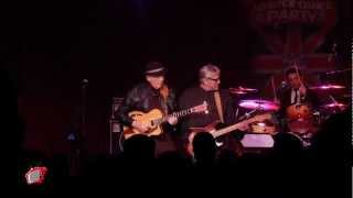 Gary Busey sings "Oh Boy!"
