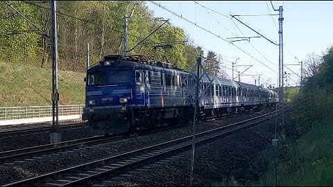 EP07-513 with Polish InterCity train