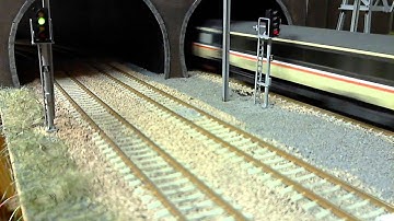 4 Aspect British Signal using Digitrax SE8C BDL168 & Railroad & Co