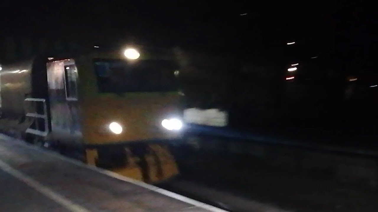 11/04/22 - Network Rail - Rail Head Treatment Train (RHTT) - Wigan L.I ...