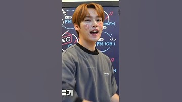 lee know singing Miroh (raw vocals)
