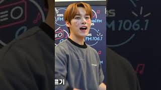 Lee Know Singing Miroh (Raw Vocals) Resimi