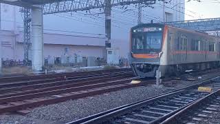 京成3000形3021編成普通京成上野行き　京成3100形3156編成成田スカイアクセス線経由アクセス特急成田空港行き京成高砂2号踏切通過