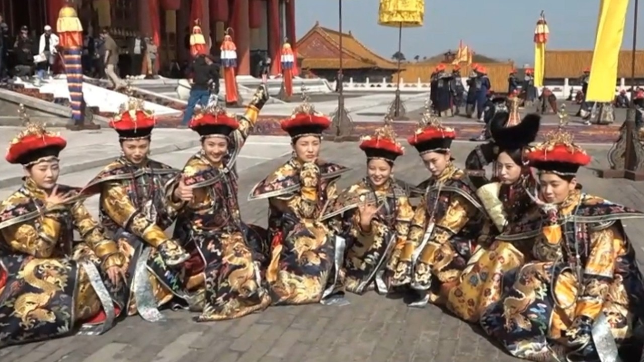 【比正片更精彩的纪录片】如懿独家花絮！娘娘天团的吐槽大会，封后大典妃子加起来快百斤！走路像搬砖！