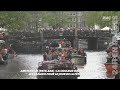 A Amsterdam Aux Pays Bas La Couleur Orange A Envahi Les Canaux Pour Le Jour De La Fête Du Roi 
