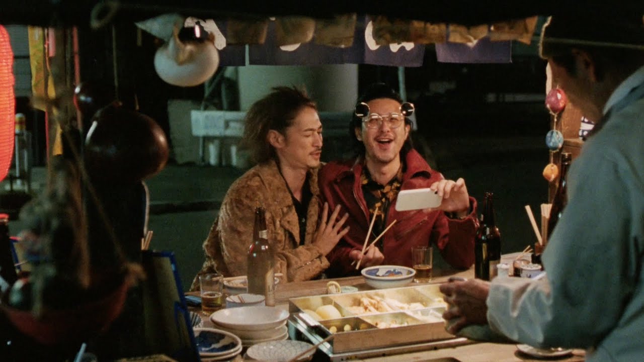 窪塚洋介&オダギリジョー、おでん屋台でイチャイチャ！？　俳優人生史上初の共演　WINTICKET新CM「8時半だよ。競輪集合。」篇