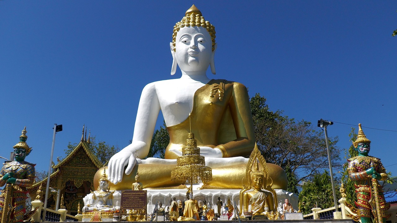 ВАТ ПХРА ТХАТ ДОЙ КХАМ (Храм Золотой Горы): Чиангмай, Таиланд (4K)