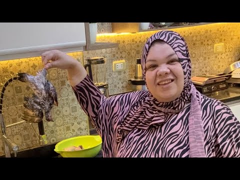 أم جني لسه دخله وأنظف الحمام بقي