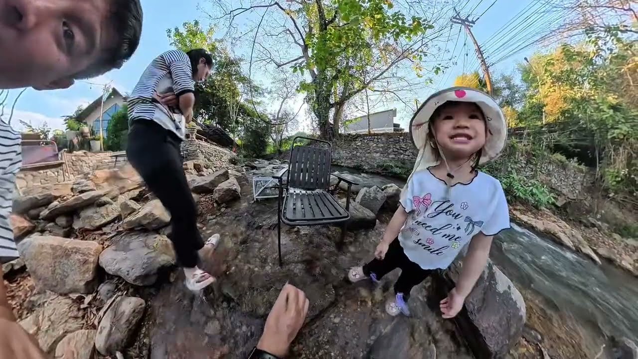 Vlog-น้องบิวตี่เที่ยวคาเฟ่ เล่นน้ำใส ที่ แม่ริม