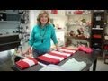 Sueli Rutkowski ensina como dobrar corretamente as suas roupas