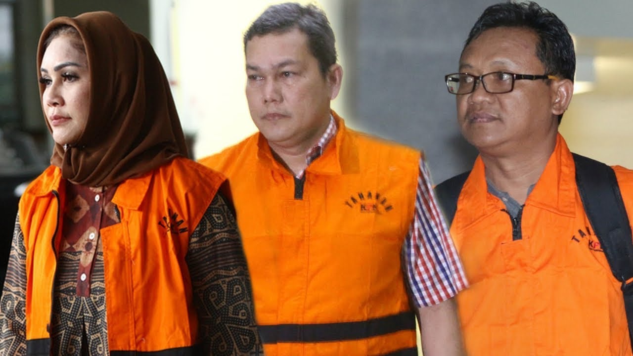 Walikota Tegal dan "Pasangannya" Ditahan KPK - YouTube
