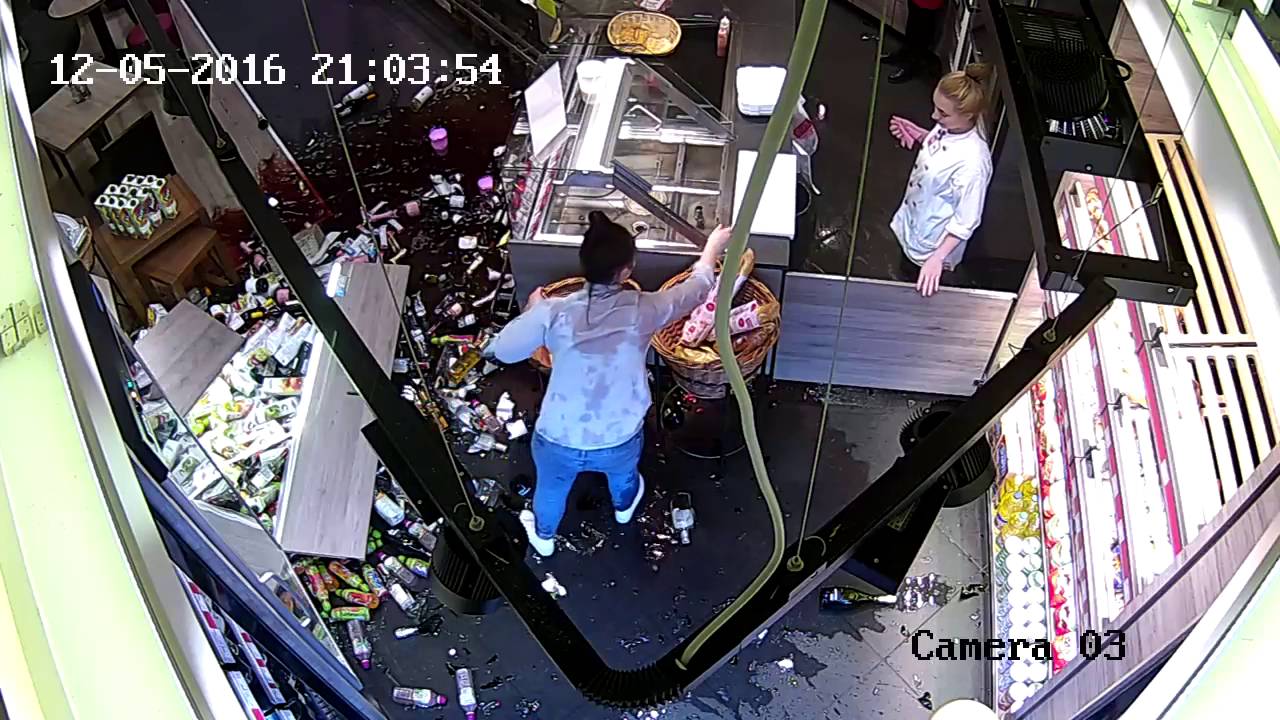 Рухнула полка с алкоголем / Fell shelf with alcohol - YouTube