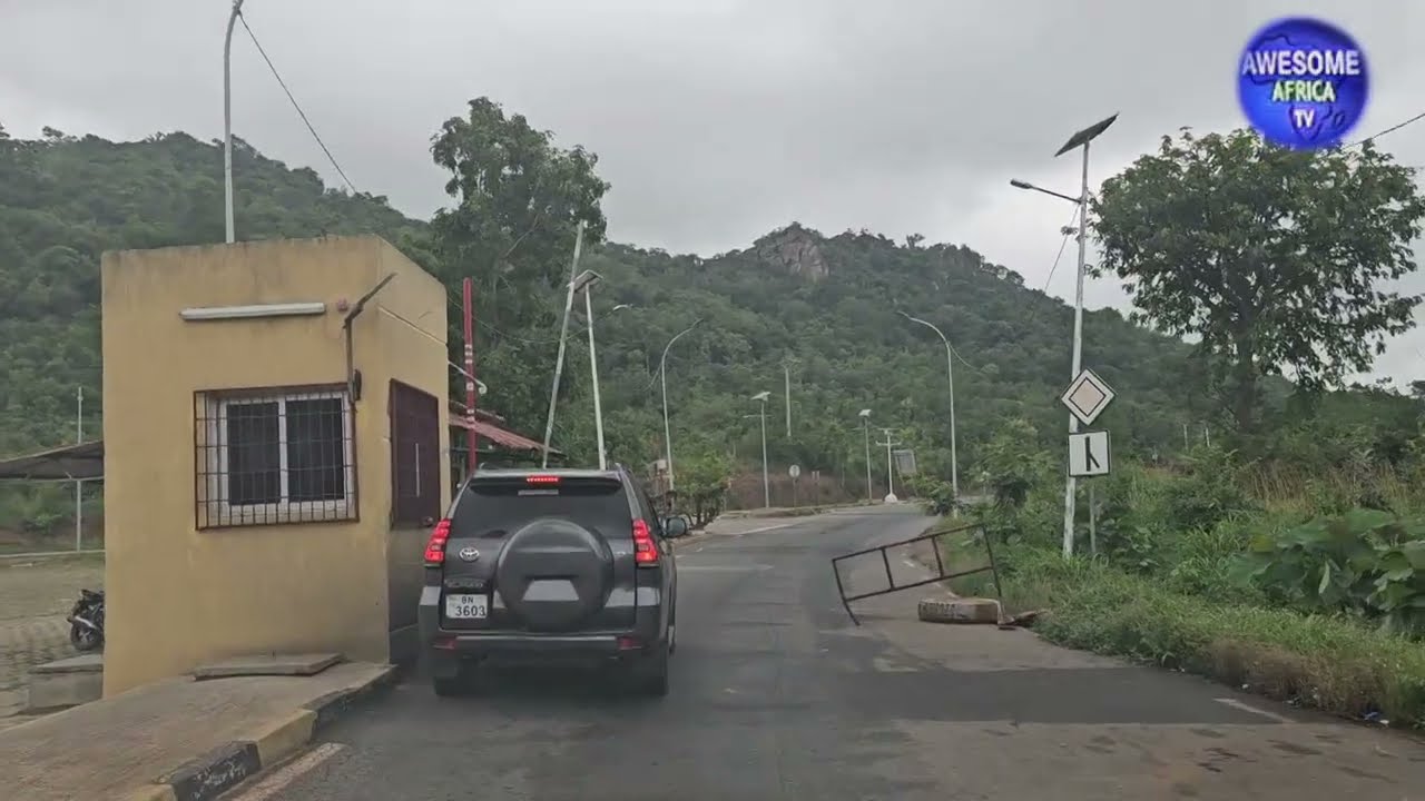 BEAU PAYSAGE ENTRE LA FAILLE D'ALEDJO (COMMUNE ASSOLI2) ET LE PEAGE D'ALEHERIDE - TCHAOUDJO - TOGO