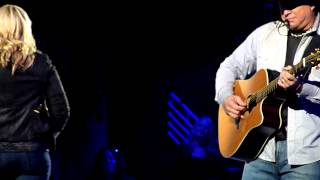 Miniatura de vídeo de "Walk Away Joe - Trisha Yearwood W/Garth Brooks - New Orleans, LA - Live 7/11/15"