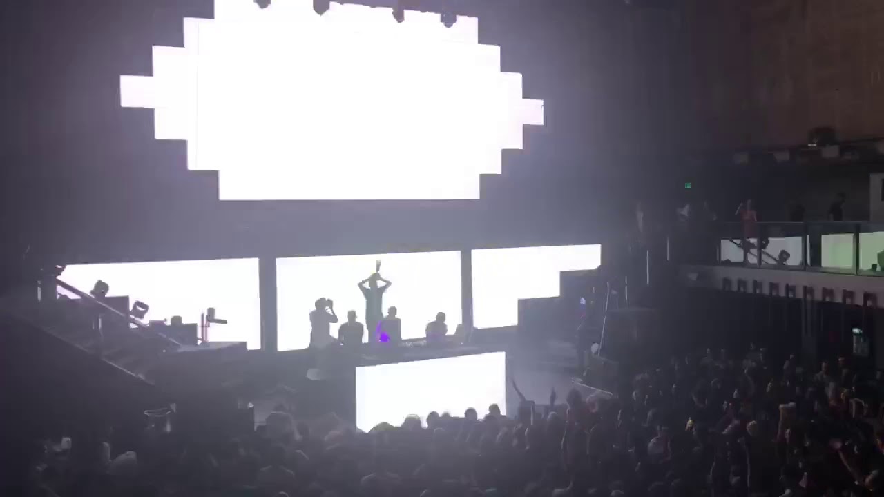 Bear Grillz b2b PhaseOne b2b Kompany