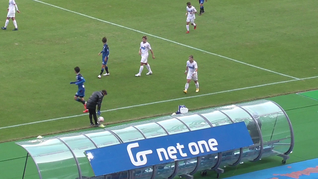 相手ボールだと気づいた感じのボールボーイ片野坂 Youtube