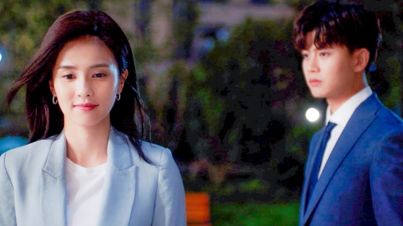 灰姑娘離去，霸道王爺眼睛不眨的看着她，不舍之情要溢出來！#一生一世 #任嘉倫 💖#白鹿