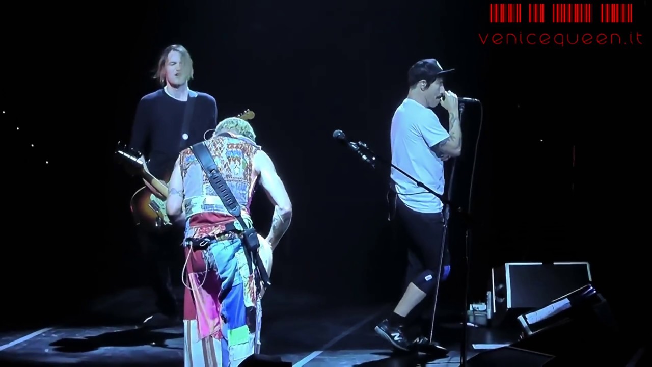 Red Hot Chili Peppers Intro + Around the World [SBD Audio] (Turin, 10