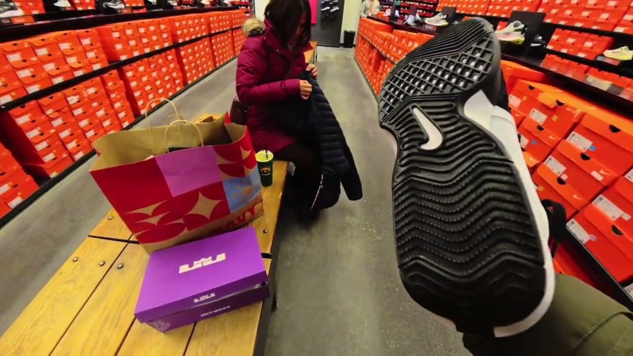 Naka bili Kami ng Sale na Sapatos sa Nike !!!!