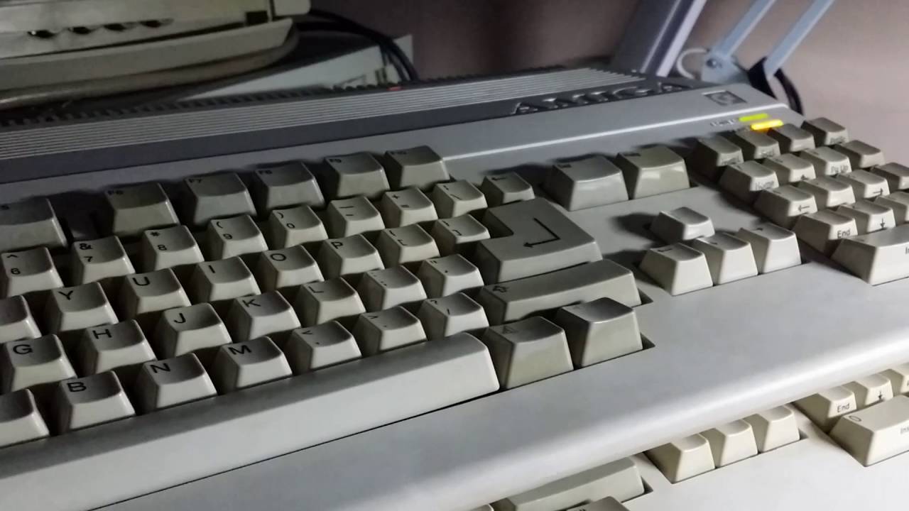 Amiga 500 ROM 1.3 - YouTube