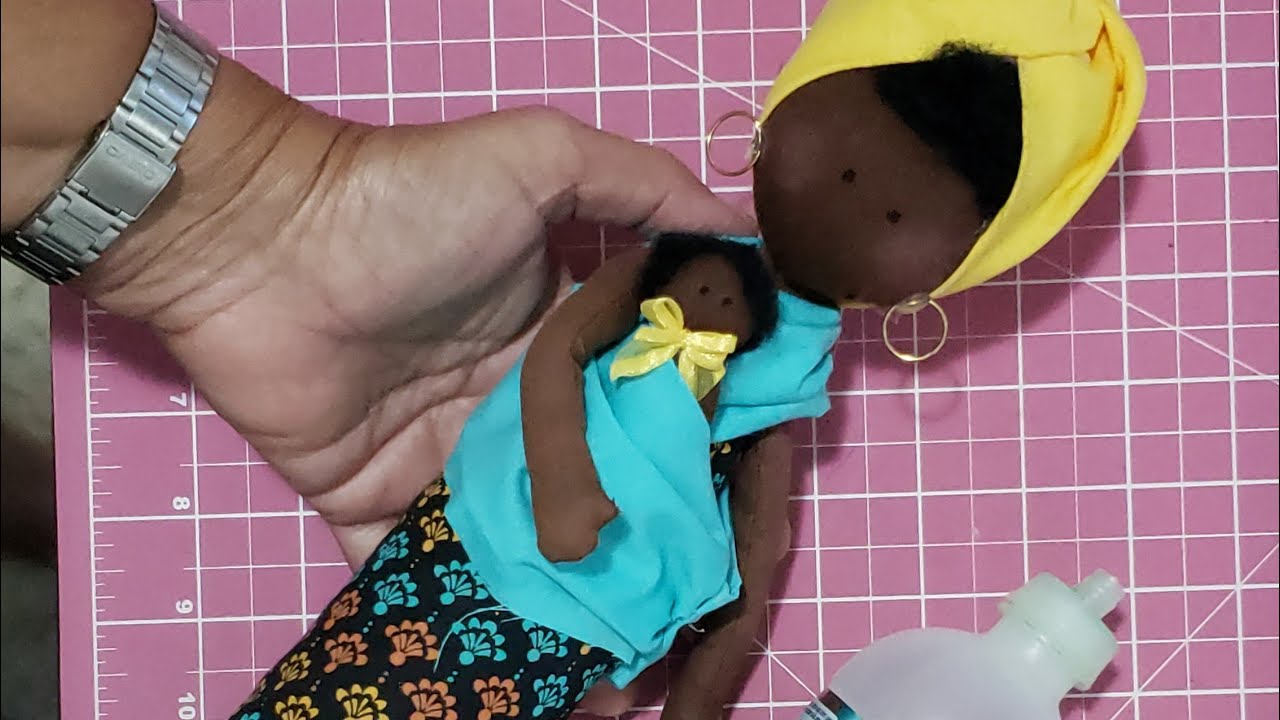 BONECA AFRICANA /RECICLAGEM DE EMBALAGEM DE DETERGENTE