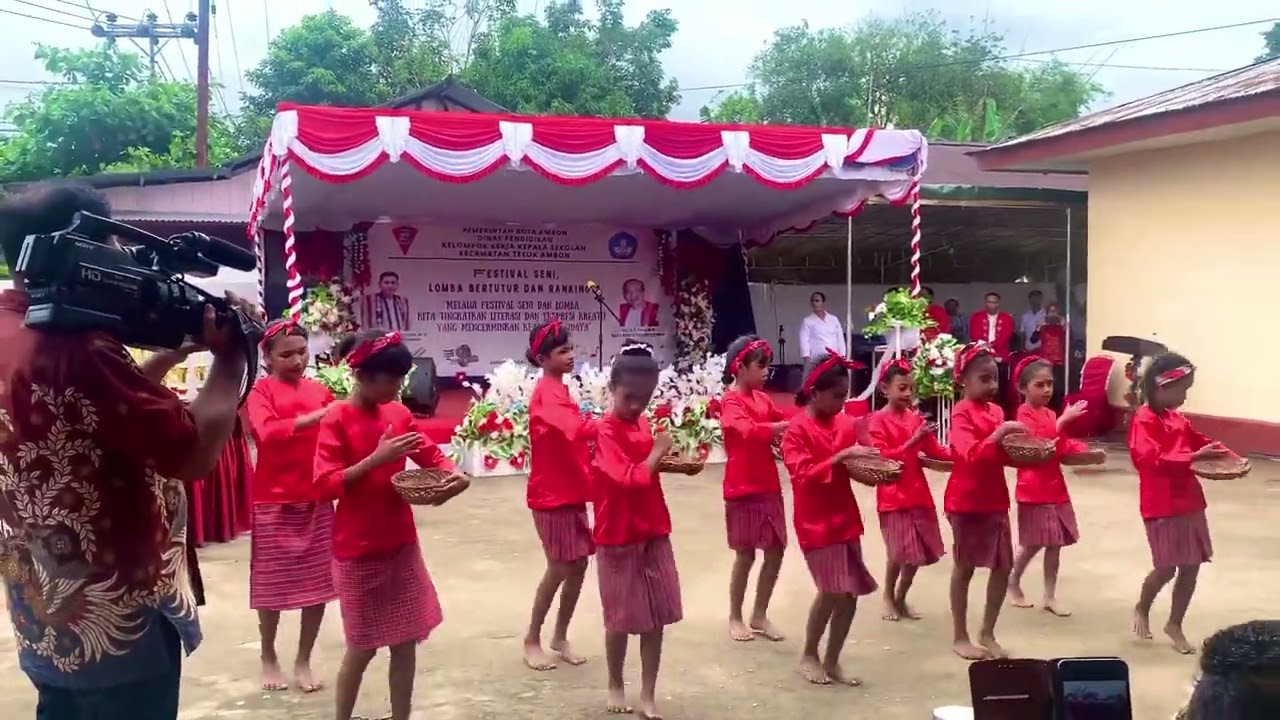 Tari patah cengkeh, oleh SDN 3 Hative besar Tarian adat Maluku