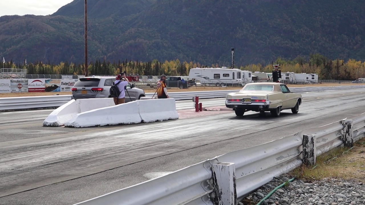 Buick 225 Electra (Deuce & 1/4) Vs Jeep SRT8 Trackhawk