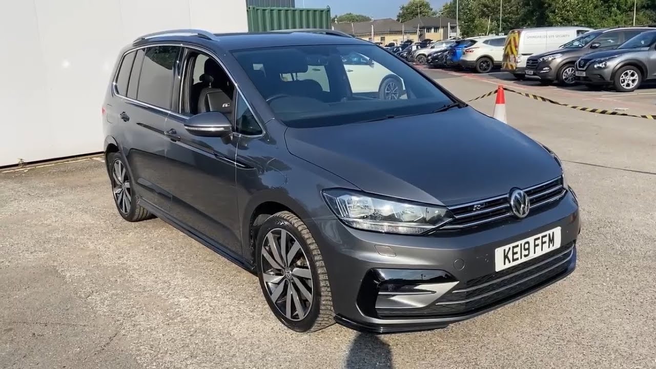 White VW Touran 1.5 TSI HIGHLINE R-LINE BLACK STYLE used, fuel Petrol and  Automatic gearbox, 41.399 Km - 34.990 €