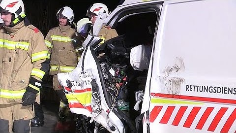 Frontal-Crash auf Bundesstraße: 76-Jähriger stirbt im Rettungswagen