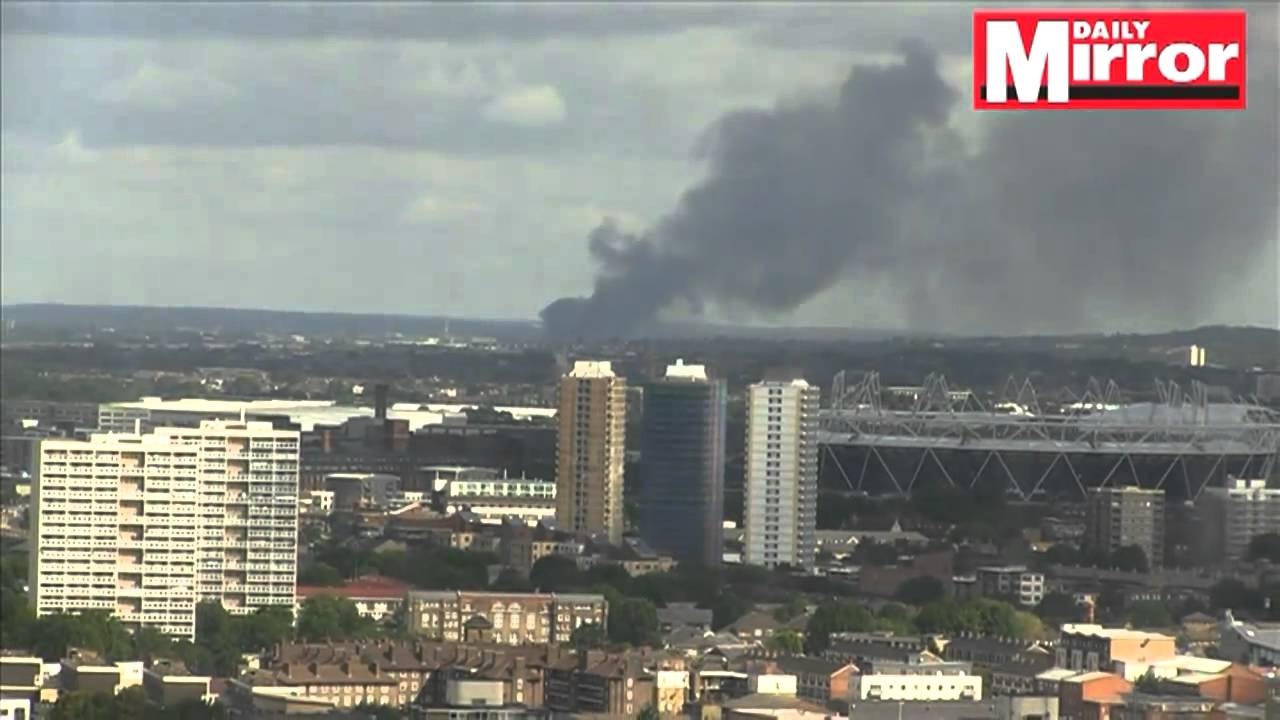 London riots: Footage of smoke rising from Enfield - YouTube